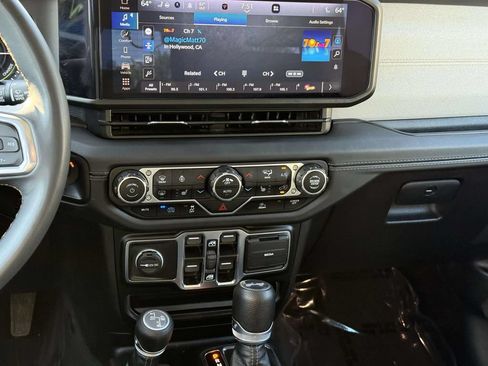 Used 2024 Jeep Wrangler Unlimited Sahara AWD/4WD image 21