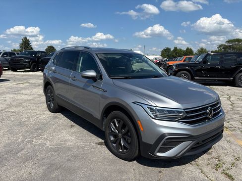 Used 2023 Volkswagen Tiguan SE AWD/4WD image 4