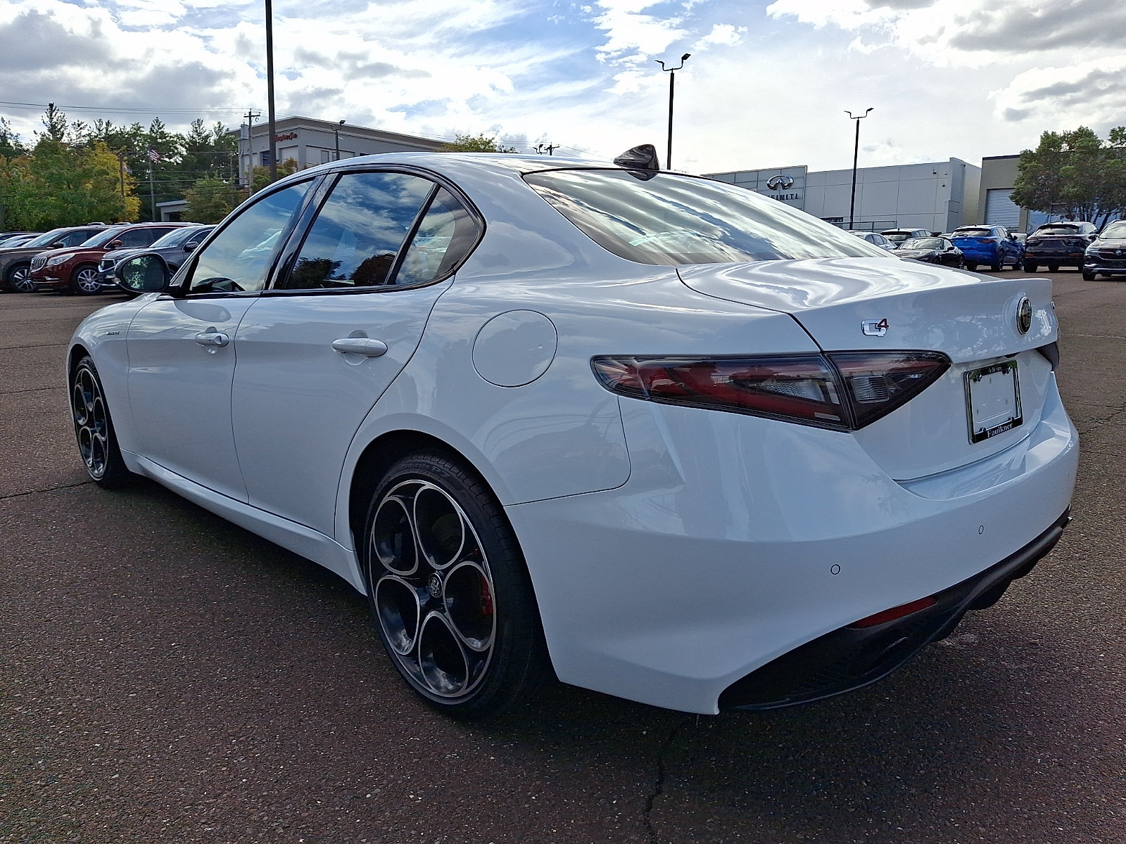 Used 2024 Alfa Romeo Giulia Veloce AWD/4WD image 4