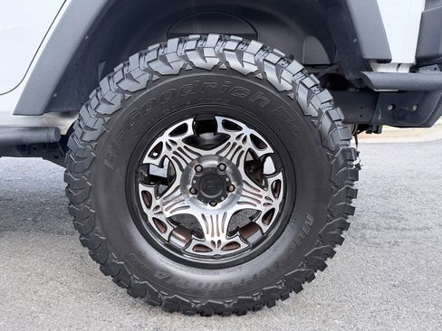 Used 2013 Jeep Wrangler Unlimited Sport image 30