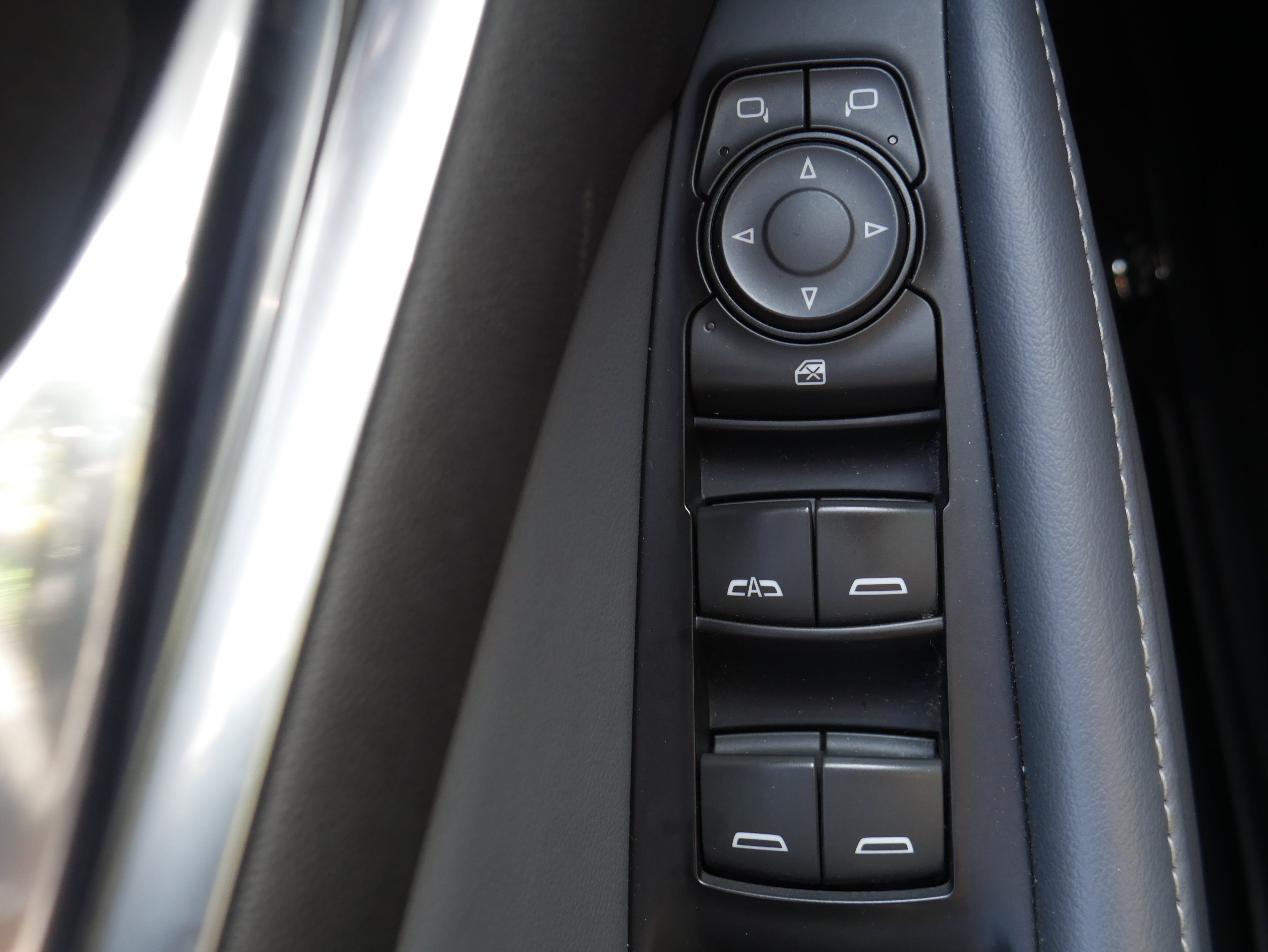 Used 2019 Buick Enclave Essence AWD/4WD image 29