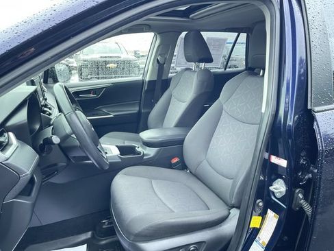 Used 2022 Toyota RAV4 XLE AWD/4WD image 19