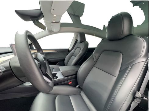 Used 2025 Tesla Model Y Long Range RWD image 17