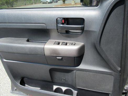 Used 2013 Toyota Tundra 2WD CrewMax w/ SR5 Pkg image 19