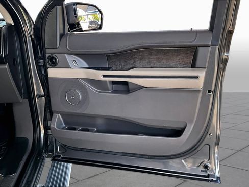 Used 2018 Ford Expedition Limited AWD/4WD image 23