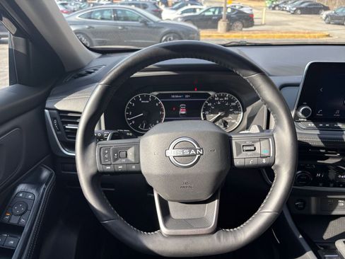 Used 2025 Nissan Rogue SV image 30