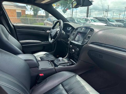 Used 2018 Chrysler 300 S w/ 300S Premium Group RWD image 22