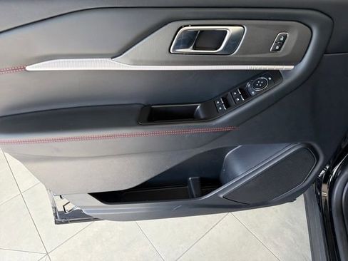 Used 2025 Ford Explorer ST-Line w/ ST-Line Street Pack image 12