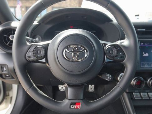 Used 2025 Toyota GR86 Premium w/ ALL Weather Mat Package (TMS) RWD image 16