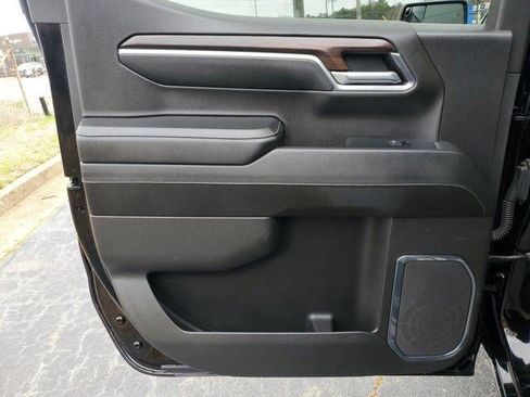 Used 2024 GMC Sierra 1500 SLT image 12