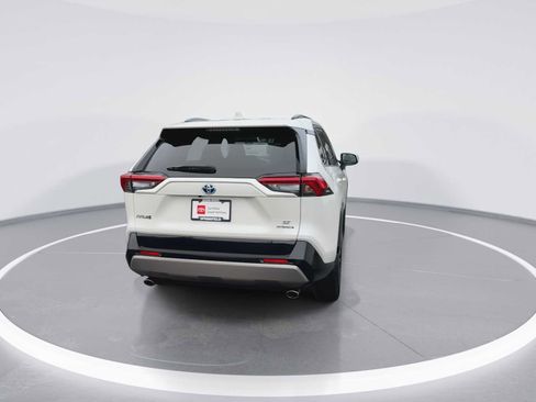 Certified 2022 Toyota RAV4 SE image 7