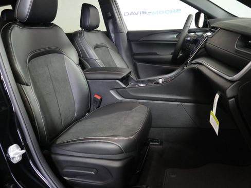 New 2025 Jeep Grand Cherokee L Altitude image 21