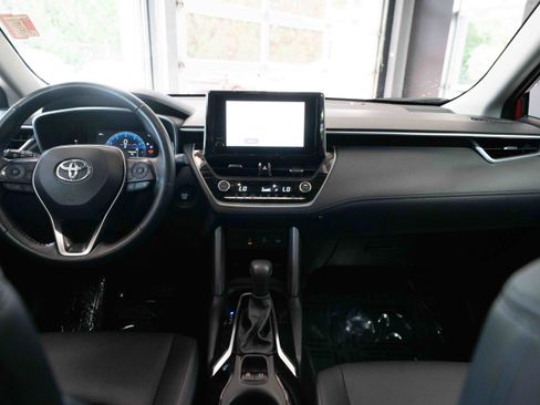 Used 2024 Toyota Corolla Cross XLE FWD image 20