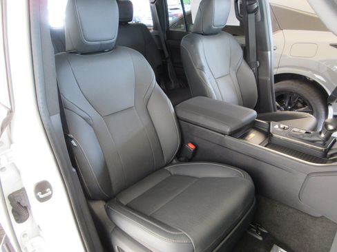 Used 2025 Lexus GX 550 w/ Cold Area Package AWD/4WD image 26