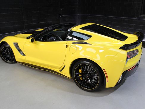 Used 2016 Chevrolet Corvette Z06 w/ 3LZ Preferred Equipment Group image 8