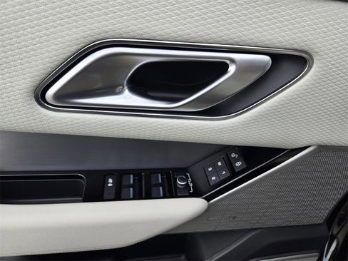 Used 2020 Land Rover Range Rover Velar R-Dynamic S image 17