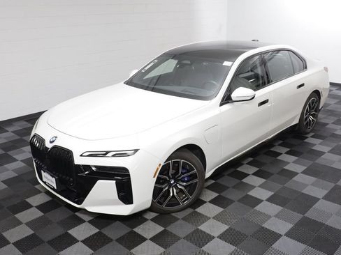 Used 2026 BMW 750e xDrive w/ Autobahn Package AWD/4WD image 2