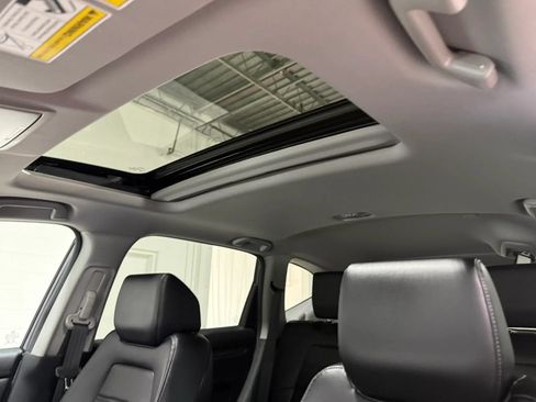 Used 2018 Honda CR-V Touring image 14