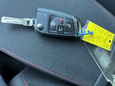 Used 2017 Volkswagen Golf S image 31