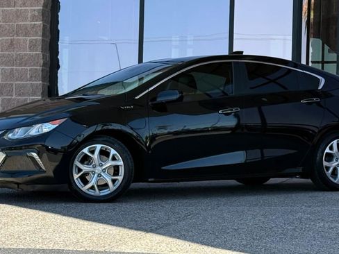 Used 2018 Chevrolet Volt Premier w/ Driver Confidence Package FWD image 3