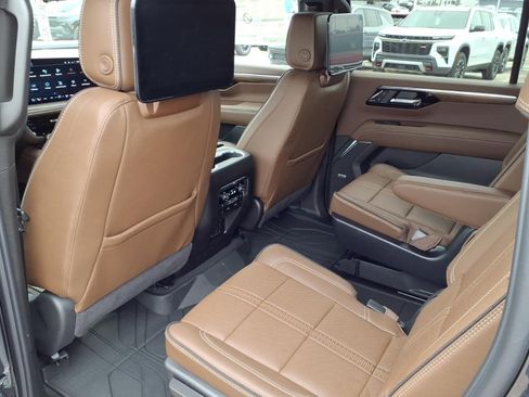 New 2026 Chevrolet Suburban High Country image 15
