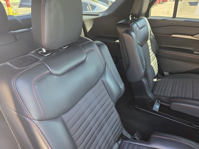 Used 2026 Ford Explorer ST-Line w/ ST-Line Street Pack RWD image 10