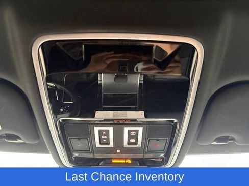 Used 2025 Land Rover Range Rover Velar Dynamic SE AWD/4WD image 12