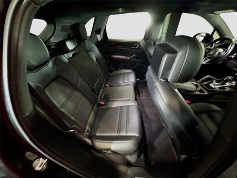 Used 2022 Porsche Cayenne image 13