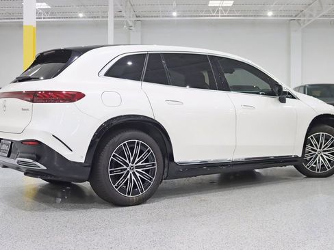 Used 2023 Mercedes-Benz EQS 580 4MATIC SUV image 9