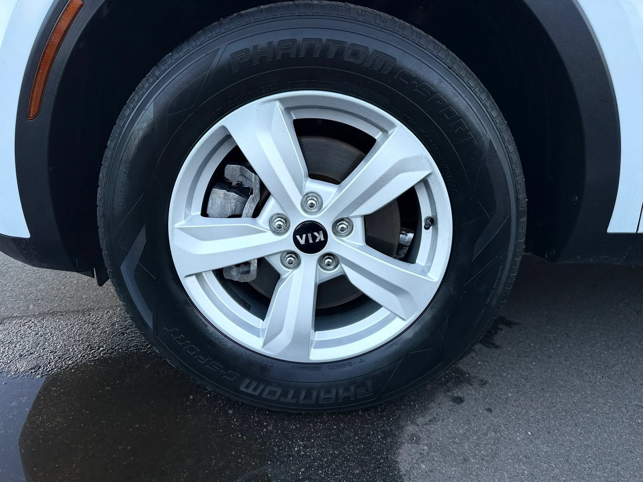 Used 2021 Kia Sorento LX AWD/4WD image 37