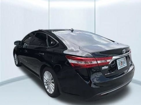 Used 2014 Toyota Avalon Limited w/ Technology Package FWD image 2