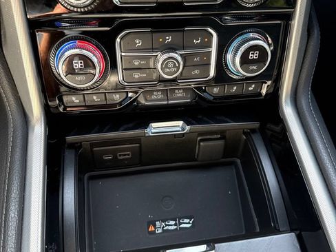 Used 2022 GMC Yukon Denali AWD/4WD image 16