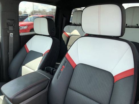 Used 2024 GMC Canyon AT4X image 13