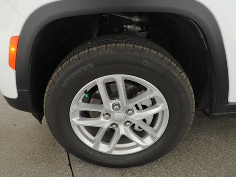 New 2025 Jeep Grand Cherokee Laredo X w/ Luxury Tech Group I image 7