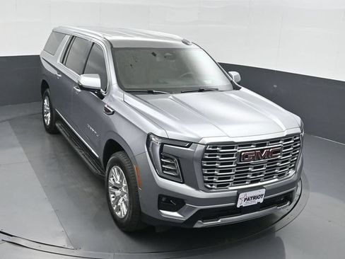 Used 2025 GMC Yukon XL Denali AWD/4WD image 41
