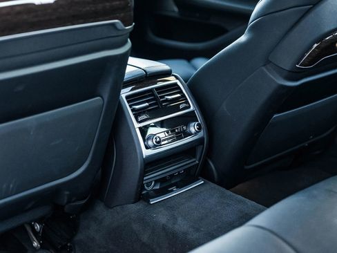 Used 2021 BMW 740i w/ M Sport Package image 38