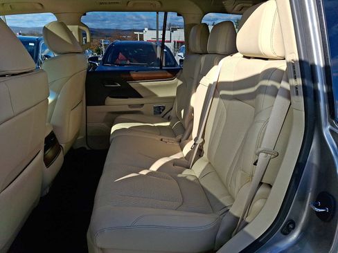 Used 2020 Lexus LX 570 4WD w/ Luxury Package image 8