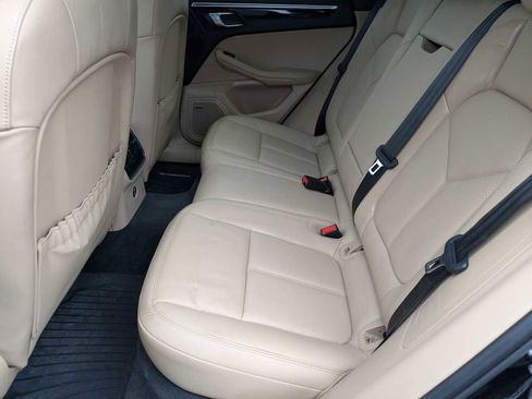 Used 2021 Porsche Macan image 15