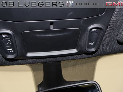 Used 2025 Chrysler Pacifica Limited image 28