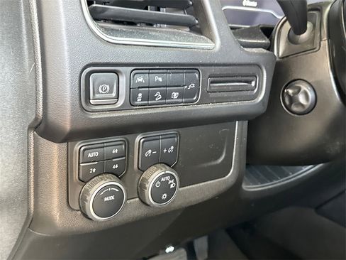 Used 2022 Chevrolet Tahoe Z71 w/ Luxury Package image 11