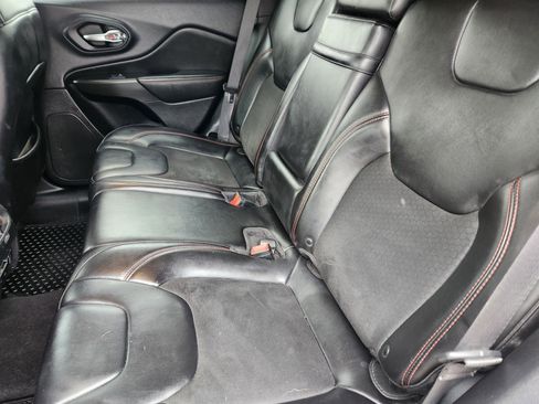 Used 2019 Jeep Cherokee Trailhawk w/ Cold Weather Group image 20