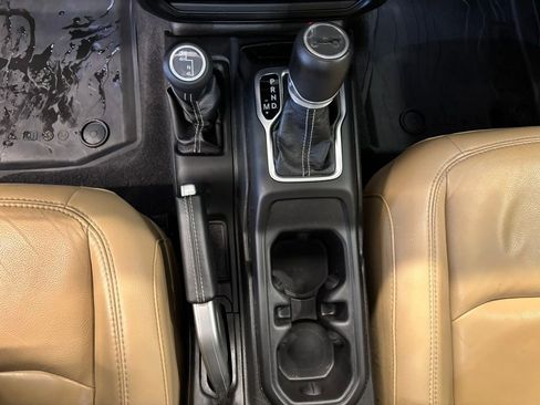 Used 2019 Jeep Wrangler Unlimited Sahara image 21