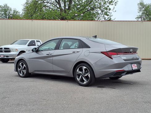 Used 2023 Hyundai Elantra SEL w/ Convenience Package FWD image 21