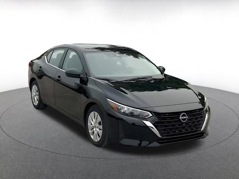 Used 2025 Nissan Sentra S FWD image 3