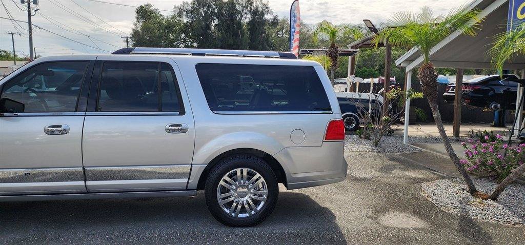 Used 2010 Lincoln Navigator L 4WD image 11