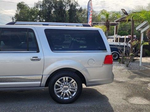 Used 2010 Lincoln Navigator L 4WD image 11