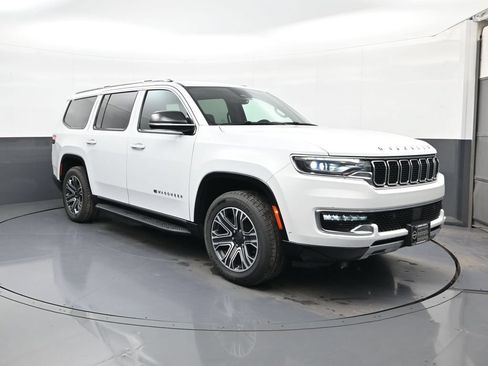 Used 2024 Jeep Wagoneer Series II w/ Flexible Seating Group RWD image 1