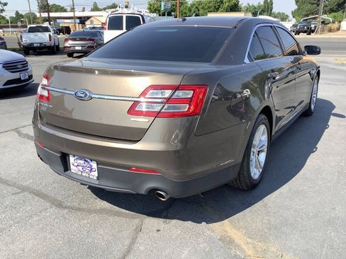 Used 2016 Ford Taurus SE FWD image 12