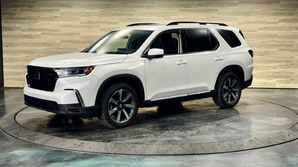 Used 2025 Honda Pilot Elite image 8
