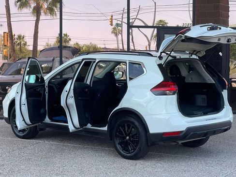 Used 2017 Nissan Rogue SV image 8